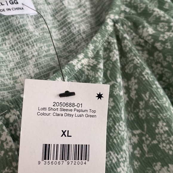 Cotton on crop off shoulder floral green top size XL NWT - Picture 5 of 6